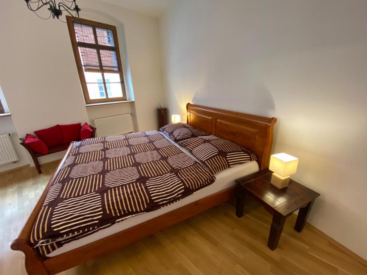 Apartman Hubertus Lägenhet Loket Exteriör bild